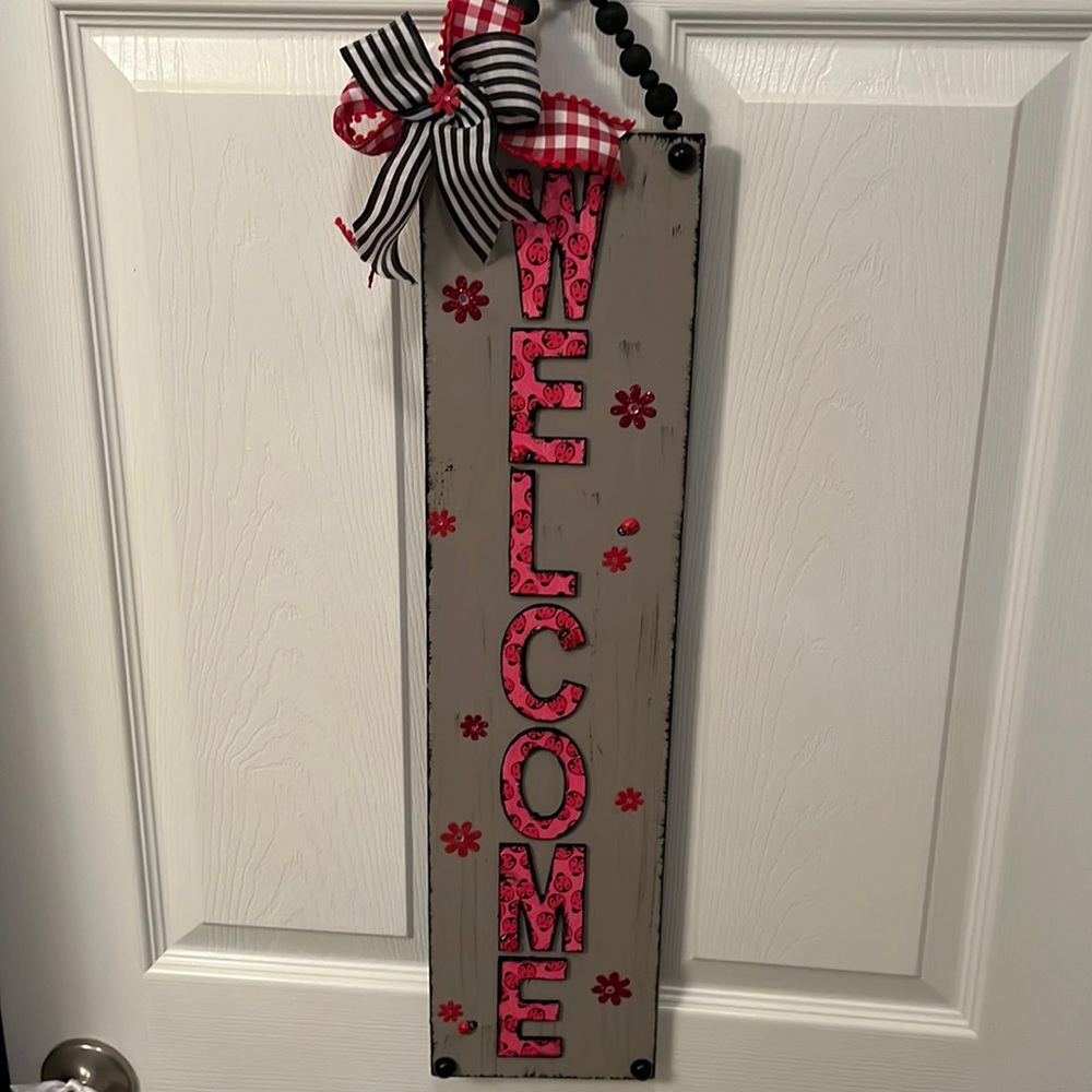 Lady bug welcome sign